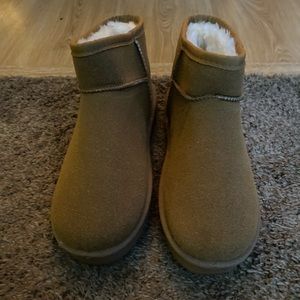 Women tan suede ultra boots